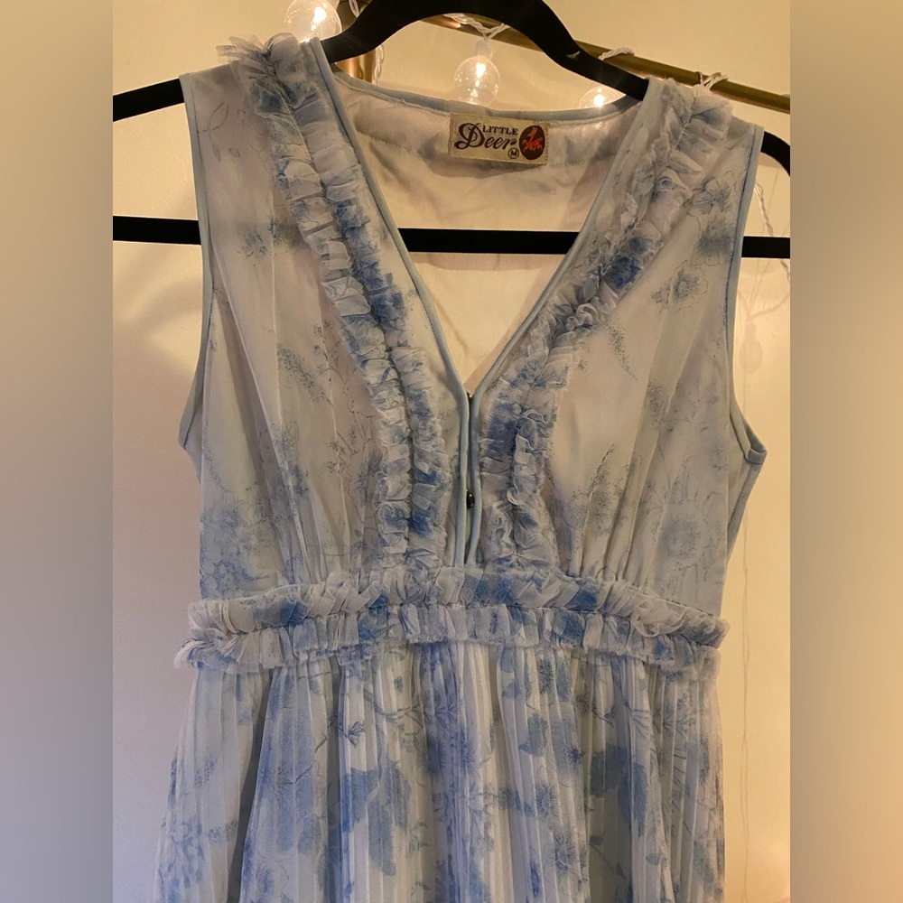 Vintage maxi dress with floral and pleated details